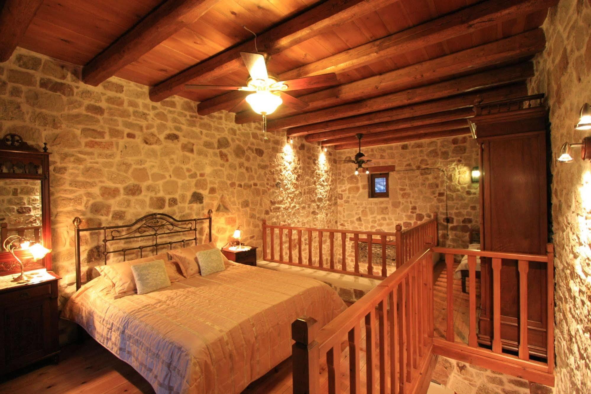 Lithos Traditional Ferienhaus *
