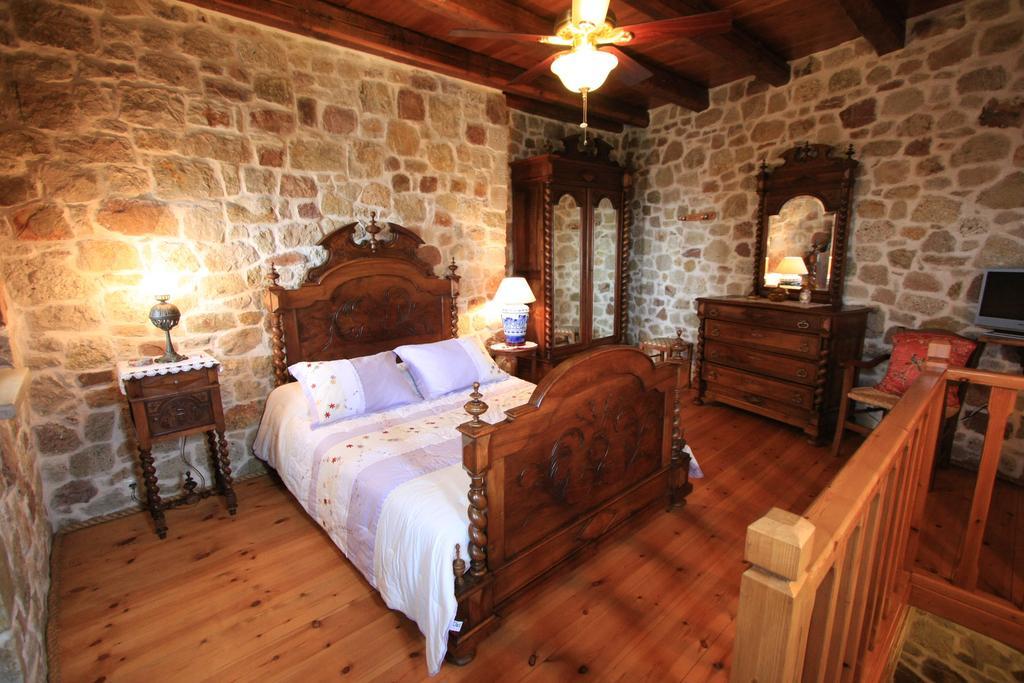 Lithos Traditional