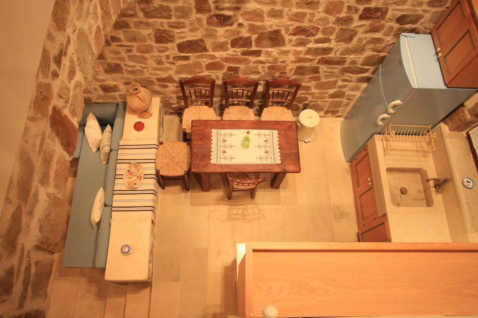 Lithos Traditional Holiday home